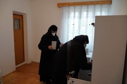 În Arhiepiscopia Dunării de Jos încă un cabinet medical mănăstiresc a fost dotat corespunzător – fotografia 26