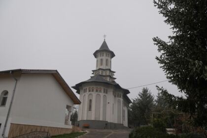 În Arhiepiscopia Dunării de Jos încă un cabinet medical mănăstiresc a fost dotat corespunzător – fotografia 37