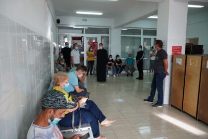 O nouă acţiune de donare de sânge a preoţilor şi credincioşilor din Protopopiatul Tecuci – fotografia 9