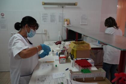 O nouă acţiune de donare de sânge a preoţilor şi credincioşilor din Protopopiatul Tecuci – fotografia 13