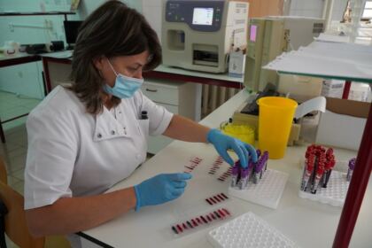 O nouă acţiune de donare de sânge a preoţilor şi credincioşilor din Protopopiatul Tecuci – fotografia 15