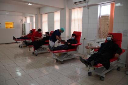 O nouă acţiune de donare de sânge a preoţilor şi credincioşilor din Protopopiatul Tecuci – fotografia 19