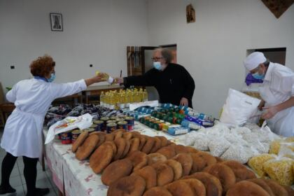 Ajutoare oferite de Parohia „Sfânta Cuvioasă Parascheva“ din Galați persoanelor nevoiaşe – fotografia 8
