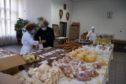 Ajutoare oferite de Parohia „Sfânta Cuvioasă Parascheva“ din Galați persoanelor nevoiaşe – fotografia 10