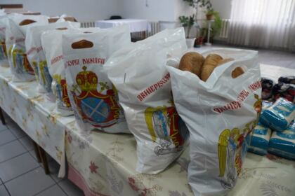 Ajutoare oferite de Parohia „Sfânta Cuvioasă Parascheva“ din Galați persoanelor nevoiaşe – fotografia 14
