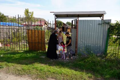 Ajutoare oferite de Parohia „Sfânta Cuvioasă Parascheva“ din Galați persoanelor nevoiaşe – fotografia 19