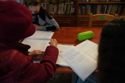 Asociaţia Multifuncțională Filantropică „Sfântul Spiridon“ din Galaţi oferă în continuare sprijin copiilor şi familiilor nevoiaşe – fotografia 17