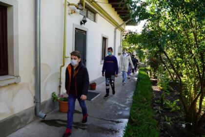 Asociaţia Multifuncțională Filantropică „Sfântul Spiridon“ din Galaţi oferă în continuare sprijin copiilor şi familiilor nevoiaşe – fotografia 27