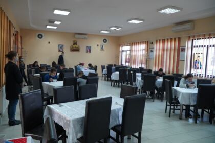 Asociaţia Multifuncțională Filantropică „Sfântul Spiridon“ din Galaţi oferă în continuare sprijin copiilor şi familiilor nevoiaşe – fotografia 30