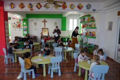 Daruri pentru copiii de la Grădiniţa „Familia“ din Brăila – fotografia 20