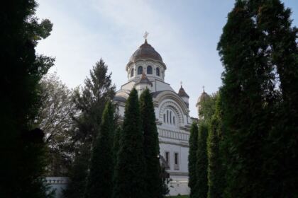Arhiepiscopia Dunării de Jos sprijină în continuare unităţile medicale – fotografia 1
