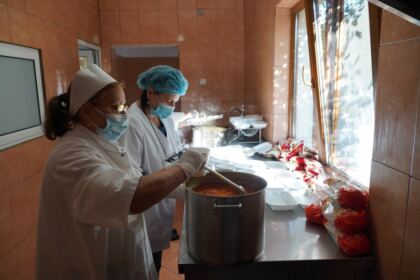 Centrul social „Sfânta Filofteia“ din Brăila sprijină familiile cu mulţi copii – fotografia 4
