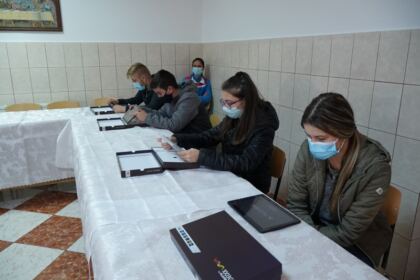 Centrul social „Sfânta Filofteia“ din Brăila sprijină familiile cu mulţi copii – fotografia 12