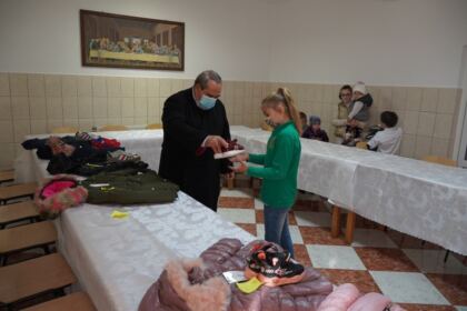 Centrul social „Sfânta Filofteia“ din Brăila sprijină familiile cu mulţi copii – fotografia 17