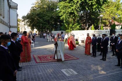 Praznicul Înălţării Sfintei Cruci la Catedrala Arhiepiscopală din Galaţi şi daruri la început de an şcolar – fotografia 7