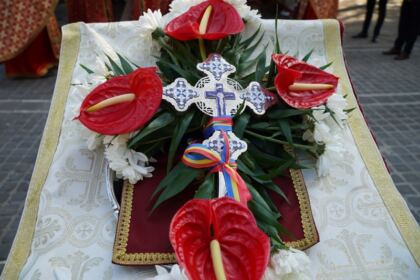 Praznicul Înălţării Sfintei Cruci la Catedrala Arhiepiscopală din Galaţi şi daruri la început de an şcolar – fotografia 10