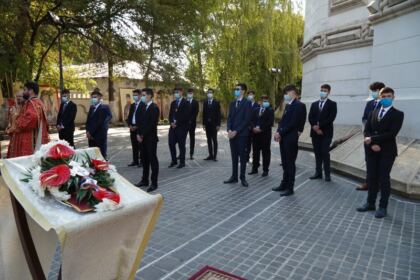 Praznicul Înălţării Sfintei Cruci la Catedrala Arhiepiscopală din Galaţi şi daruri la început de an şcolar – fotografia 12