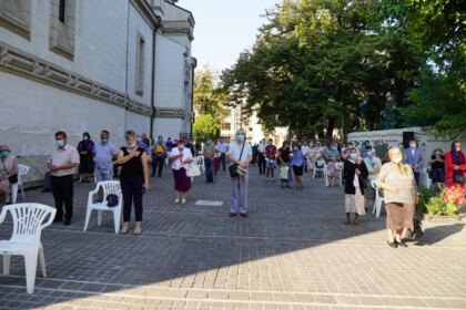 Praznicul Înălţării Sfintei Cruci la Catedrala Arhiepiscopală din Galaţi şi daruri la început de an şcolar – fotografia 13