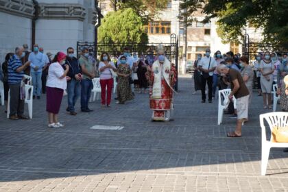Praznicul Înălţării Sfintei Cruci la Catedrala Arhiepiscopală din Galaţi şi daruri la început de an şcolar – fotografia 16