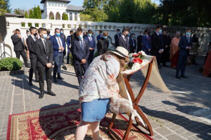 Praznicul Înălţării Sfintei Cruci la Catedrala Arhiepiscopală din Galaţi şi daruri la început de an şcolar – fotografia 23