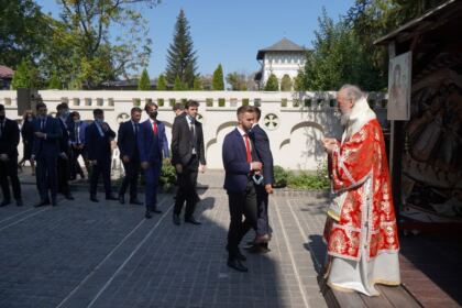 Praznicul Înălţării Sfintei Cruci la Catedrala Arhiepiscopală din Galaţi şi daruri la început de an şcolar – fotografia 24