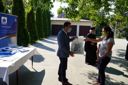 Praznicul Înălţării Sfintei Cruci la Catedrala Arhiepiscopală din Galaţi şi daruri la început de an şcolar – fotografia 12