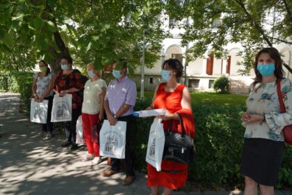 Praznicul Înălţării Sfintei Cruci la Catedrala Arhiepiscopală din Galaţi şi daruri la început de an şcolar – fotografia 13