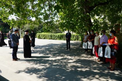 Praznicul Înălţării Sfintei Cruci la Catedrala Arhiepiscopală din Galaţi şi daruri la început de an şcolar – fotografia 14