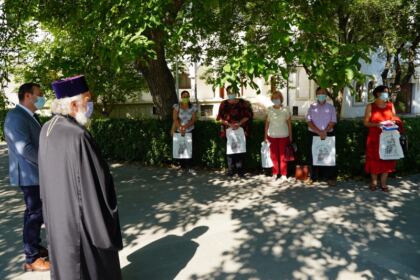 Praznicul Înălţării Sfintei Cruci la Catedrala Arhiepiscopală din Galaţi şi daruri la început de an şcolar – fotografia 15