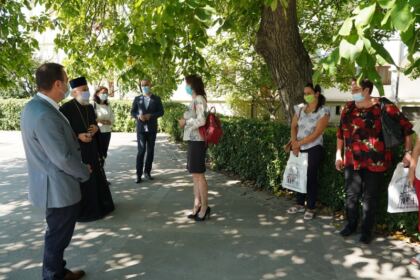 Praznicul Înălţării Sfintei Cruci la Catedrala Arhiepiscopală din Galaţi şi daruri la început de an şcolar – fotografia 17
