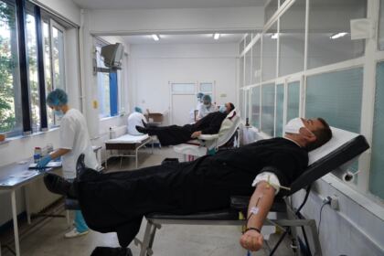 În Arhiepiscopia Dunării de Jos continuă campanie de donare de sânge – fotografia 19