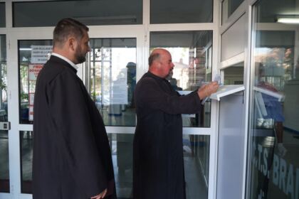 Săptămânal preoţi şi credincioşi din Arhiepiscopia Dunării se mobilizează pentru a dona sânge – fotografia 2