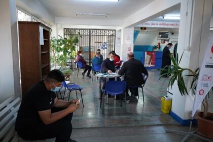 Săptămânal preoţi şi credincioşi din Arhiepiscopia Dunării se mobilizează pentru a dona sânge – fotografia 8