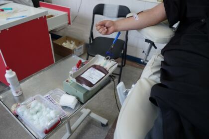Săptămânal preoţi şi credincioşi din Arhiepiscopia Dunării se mobilizează pentru a dona sânge – fotografia 17