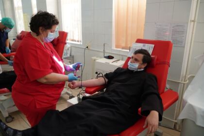 Preoţi şi credincioşi din Protopopiatul Nicoreşti au donat sânge la Galaţi – fotografia 24