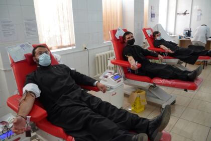 Preoţi şi credincioşi din Protopopiatul Nicoreşti au donat sânge la Galaţi – fotografia 28