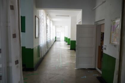 Arhiepiscopia Dunării de Jos oferă ghiozdane şi rechizite şcolare copiilor nevoiaşi – fotografia 24