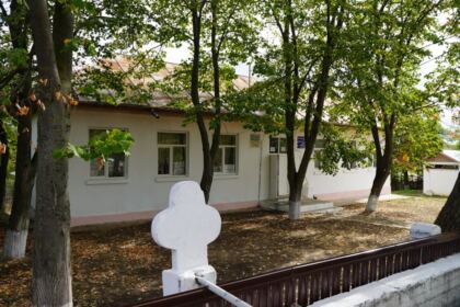 Copiii nevoiaşi primesc în continuare ajutoare din partea Arhiepiscopiei Dunării de Jos – fotografia 19