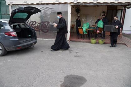 Activităţi misionare şi social-filantropice îndreptate către semenii afalţi în dificultate – fotografia 10