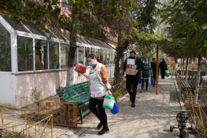 Activităţi misionare şi social-filantropice îndreptate către semenii afalţi în dificultate – fotografia 15
