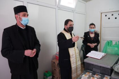 Activităţi misionare şi social-filantropice îndreptate către semenii afalţi în dificultate – fotografia 18