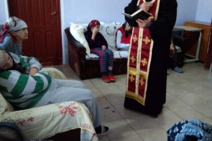 Sfânta Cruce izvor de dragoste, lumină şi binecuvântare pentru semenii nevoiaşi – fotografia 2