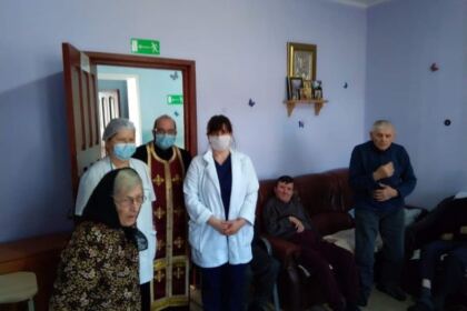 Sfânta Cruce izvor de dragoste, lumină şi binecuvântare pentru semenii nevoiaşi – fotografia 3