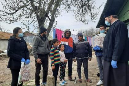 Sfânta Cruce izvor de dragoste, lumină şi binecuvântare pentru semenii nevoiaşi – fotografia 12