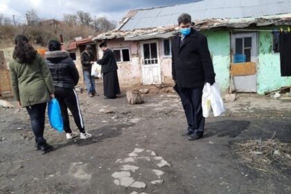 Sfânta Cruce izvor de dragoste, lumină şi binecuvântare pentru semenii nevoiaşi – fotografia 14