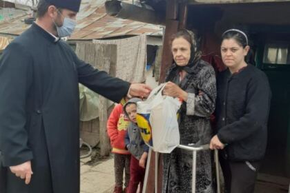 Sfânta Cruce izvor de dragoste, lumină şi binecuvântare pentru semenii nevoiaşi – fotografia 18