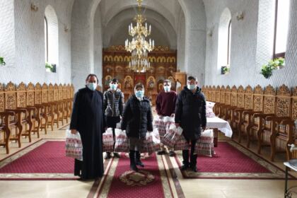 Sfânta Cruce izvor de dragoste, lumină şi binecuvântare pentru semenii nevoiaşi – fotografia 22