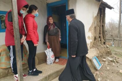 Sfânta Cruce izvor de dragoste, lumină şi binecuvântare pentru semenii nevoiaşi – fotografia 27