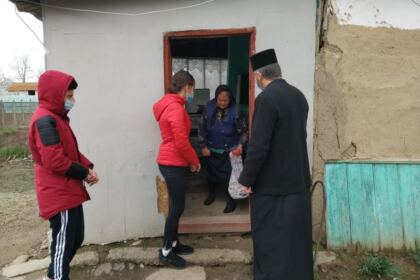 Sfânta Cruce izvor de dragoste, lumină şi binecuvântare pentru semenii nevoiaşi – fotografia 28