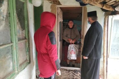 Sfânta Cruce izvor de dragoste, lumină şi binecuvântare pentru semenii nevoiaşi – fotografia 29